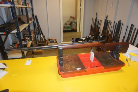 Salonriffel Kaliber 22LR Våbennummer A631 Remington 512 Løbslængde 76 Totallængde 108.5 cm med Tasco kikkertsigte 4X32 