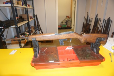 Salon rifle with magazine Caliber 22LR Weapon number 30549 Erma Running length 59 Total length 89 cm