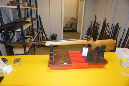 Salon rifle Otterup Caliber 22LR weapon number 18004. Running length 80 cm Total length 110 cm Bottom piece?