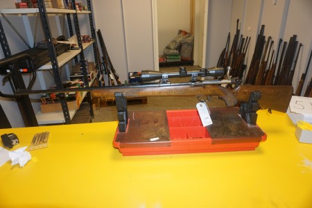 Gewehr Husqvarna Kaliber 8X57 mit Eagle Eye Binocular Sight 3-9X40 Waffe Nummer 110923. Lauflänge 75 cm Gesamtlänge 112 cm