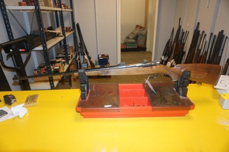 Riffel Mauser 30.06 våbennummer 19245. Løbslængde 75 cm Totallængde 113 cm
