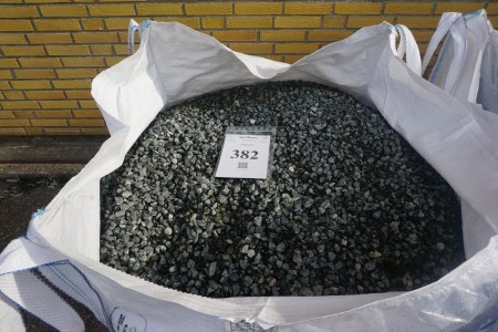 Graue Granitsplitter. 16.11. Ca. 1000kg.