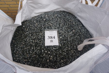 Gray granite shards. 11/16. Ca. 1000kg.