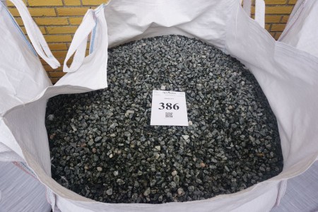 Graue Granitsplitter. 16.11. Ca. 1000kg.