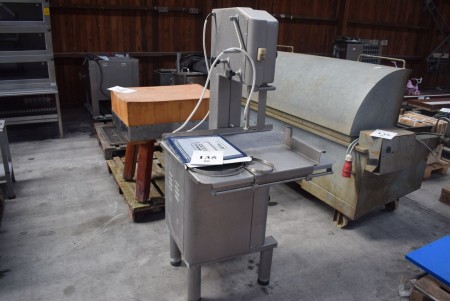 Band saw for meat. Brand: Flask type: k330. Year: 2000. 85 * 76 * 163 (honor butcher in bankruptcy)