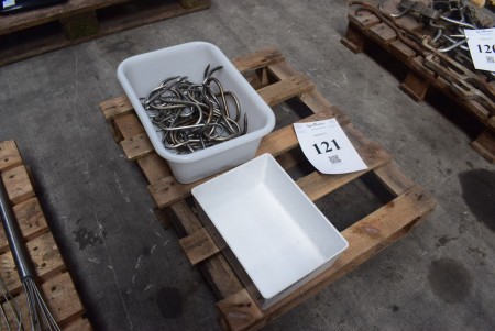 Plastic tub with hooks.