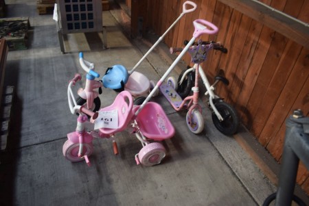 3 Stück Kinderfahrräder + Roller.