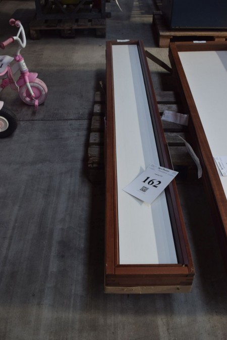 Holzfenster, Mahagoni mit weißer Platte, H30xB220 cm. Rahmenbreite 11,5 cm
