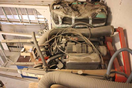 Luftvacuumløfteåg, AL Vacuumteknik, model Elstabler. År 2000. Rækkevidde: 1,6 m. Løftehøjde: 1,5 m. Løftekapacitet: 75 kg