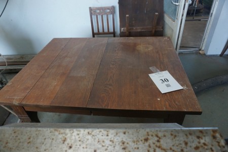 Tisch mit 9 Stühlen 130x100x78 cm