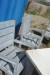 Havebord med 4 galvaniseret stole. 200x100x73 cm bordplade af beton 35 mm.