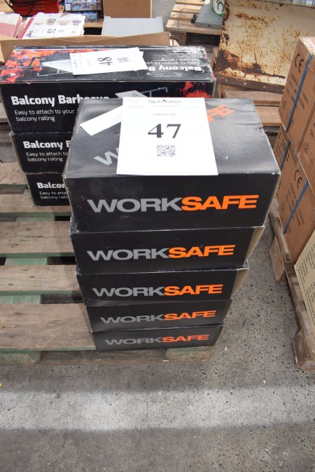 WORKSAFE white safety clog, 1 Size 42, 2 Str. 41, 1 Str. 38, 1 Str. Unknown.