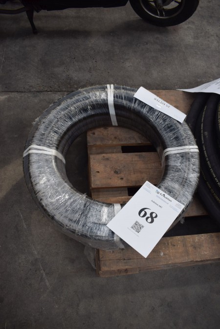 25 meter reinforced rubber hose diam, 25mm.