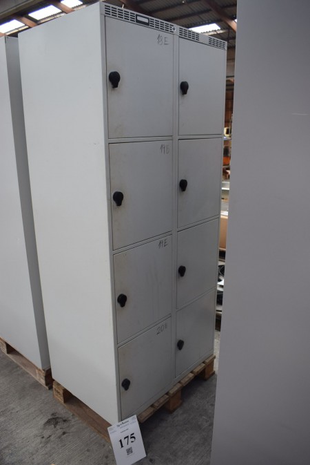 2 pieces of tin steel cabinets. 175 * 40 * 55 cm.
