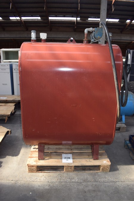 Fuel tank with gun. Year: 2002, l: 1200, wide 125 height: 200 cm.