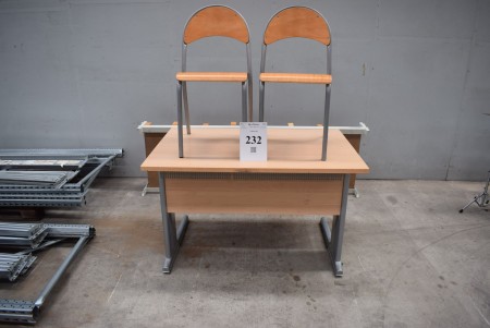 Desk with 2 chairs. 120 * 80 * 75cm.