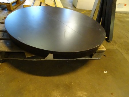 Round dining table with extension plates