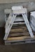 2 pcs. aluminum ladders, 3 steps and 2 steps.