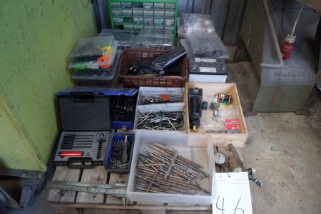 Pallet with Tools, spiral drill, etc.