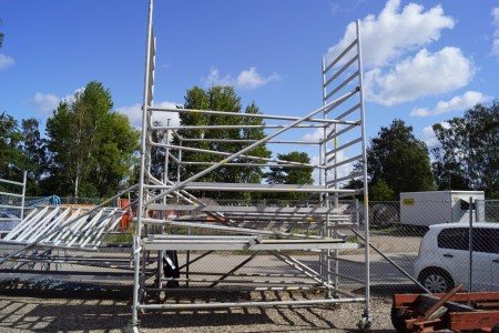 Alu Roll scaffolding about 5 meters. The evening church service.