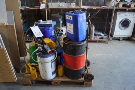Pallet with High pressure pump for lubrication, about 30 machine grease, Gearbox oil, oil suction.