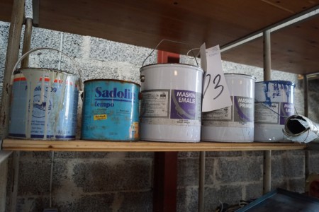 5 buckets with Machine Enamel and Primer Paints.