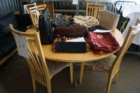 Sofa, spisebord + bord.