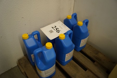6 * 5 l Waschmittel auf Chlorbasis.