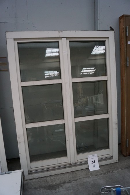 double wooden door. W: 137cm, h: 185.5cm