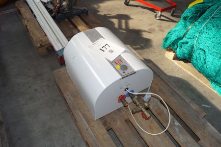 Electric water heater. 30 l.