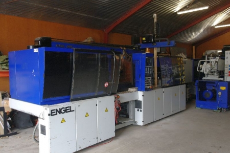 Plaststøbemaskine, Engel ERC, med robot og Engel styring.