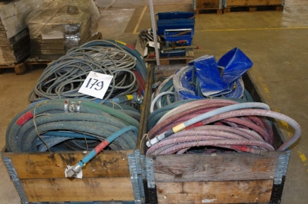 2 pallets of various air hose + reinforced hose.