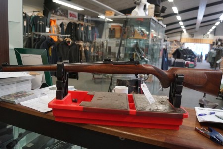Husqvarna-Gewehr Vollkaliber Kaliber 243 Gewinnen Sie 51,5 cm Rennen 104 cm Gesamtwaffe Nr. 221924A