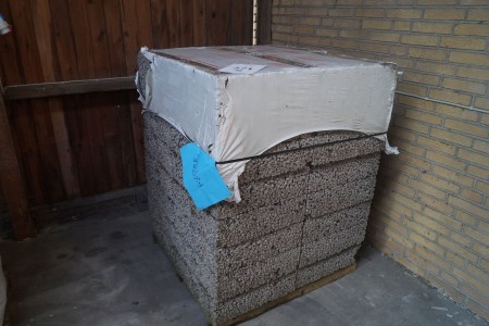 1 pallet with play blocks 50 * 50cm