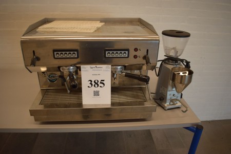 Espressomaskine mærke: Ecm. Afprøvet og virker. Nypris: 78.000kr  Model Laura a2