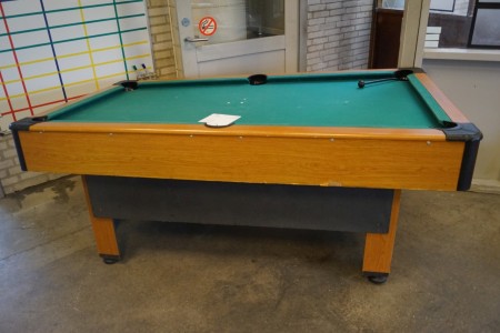 Pool table. Broken foot dew in good condition. 105x95x85