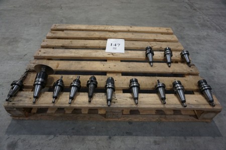 13 stk Iso BT 40 værktøjsholdere + værktøj.