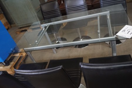 Glastisch mit 6 Stühlen. 80 x 150 cm