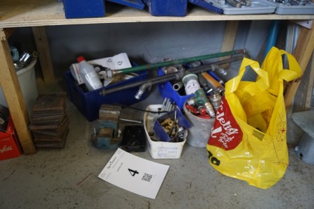 Lot of plumbing parts, assembly, Gas valves, etc.