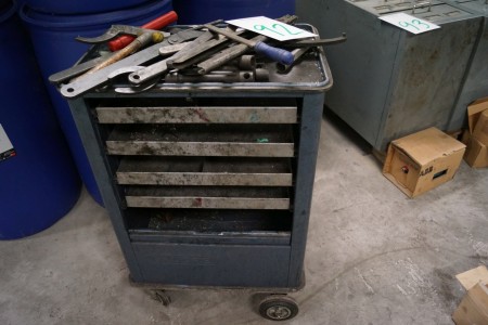 Tool trolley + puller tool etc.