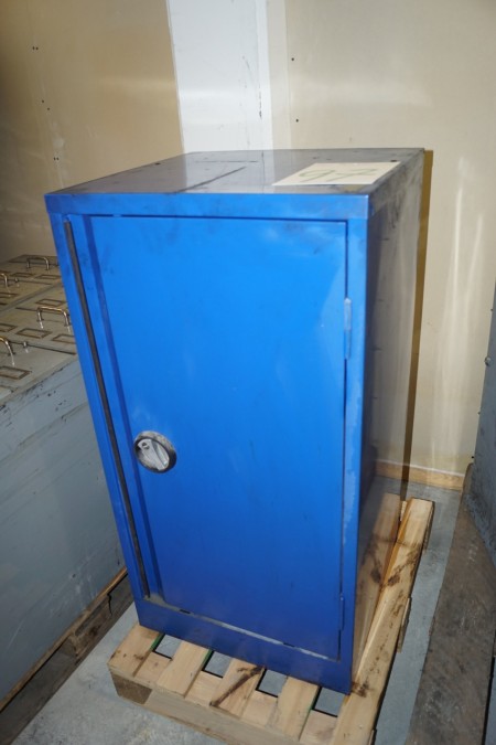 Tool cabinet without key. 52x50x100 cm