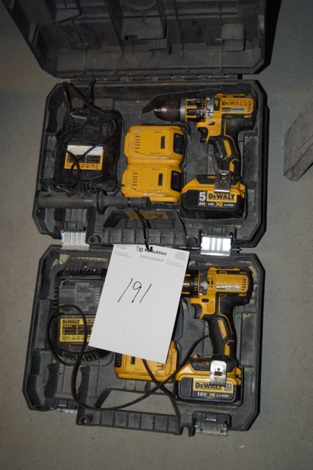 2 pcs Dewalt AKKU Drills with charger and battery.