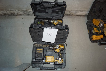 2 AKKU Dewalt Drills with charger and battery