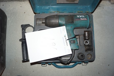 Makita Impact wrench on electricity