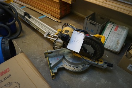 Dewalt Cap / miter pull-out saw with table.