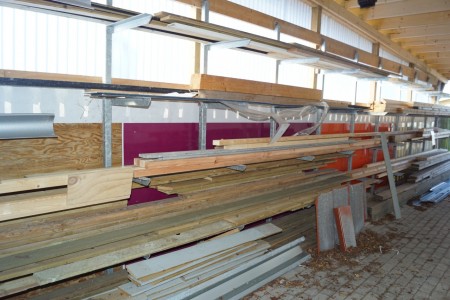 5 Fachböden mit verschiedenen Holzverkleidungen, imprägniert etc. + 2 Stk. auf 3m gehalten.
