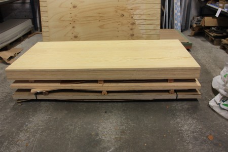 9 plywood sheets approx. 122x244 cm + rest.