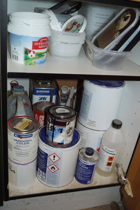 Content in 4 cabinets. Various chemicals, lacquers, hardeners, adhesives, fillers, degreasing, various tapes etc.