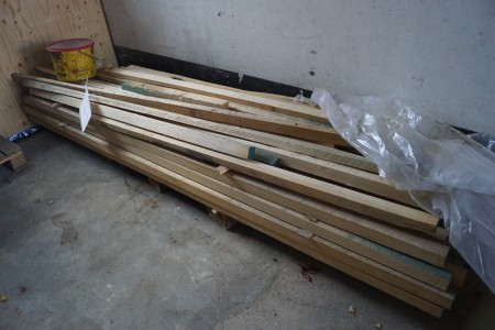 Lot of oak planks approx. 5x5 cm up to 310 cm in length.
