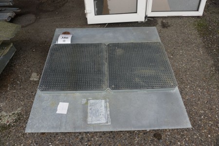 Iron plate with rubber mats.